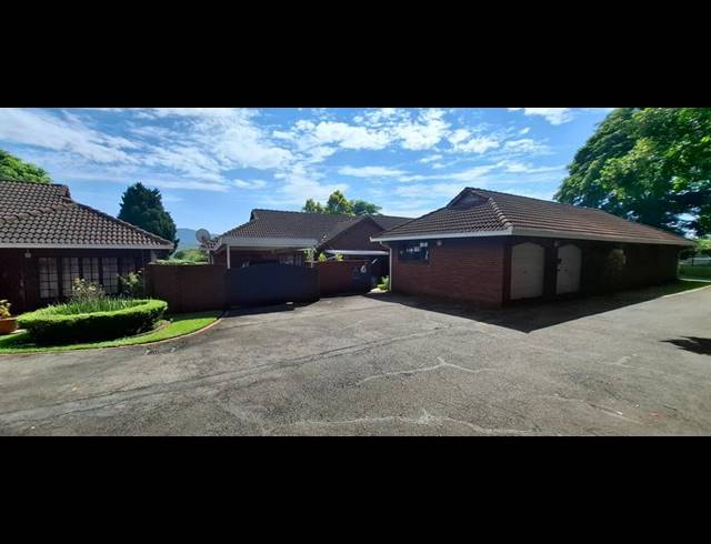 3 BEDROOM TOWNHOUSE FOR SALE IN MONTROSE